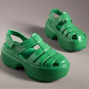 CROCS Stomp Platform Fisherman Sandals 
NWT
Green
9 
too big for me (8.5)